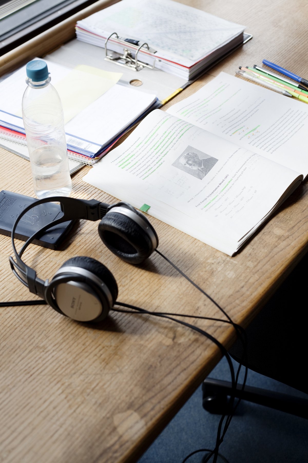 Ein Arbeitsplatz in der Bibliothek